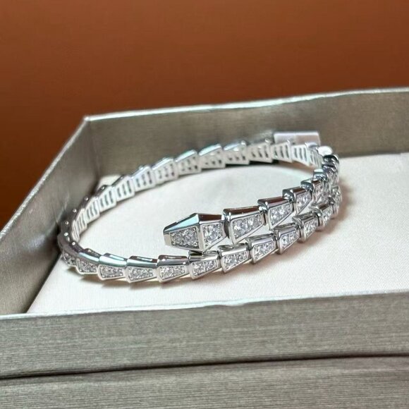 Bulgari's new snake bracelet with diamonds - Picture 5 of 5
